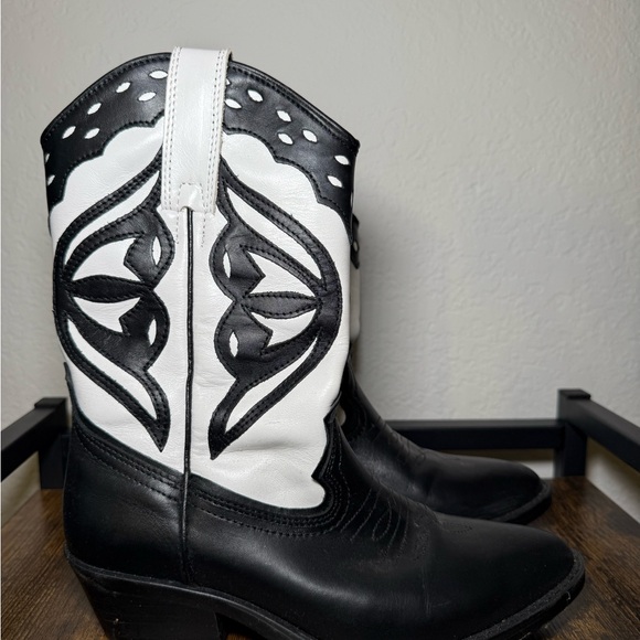 Steve Madden Black and White Leather short Cowboy Boots - Picture 2 of 4